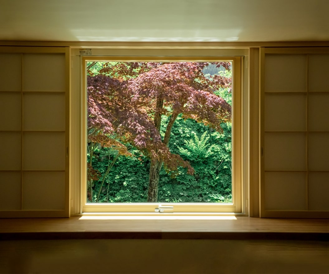 窓から眺める四季折々の風景